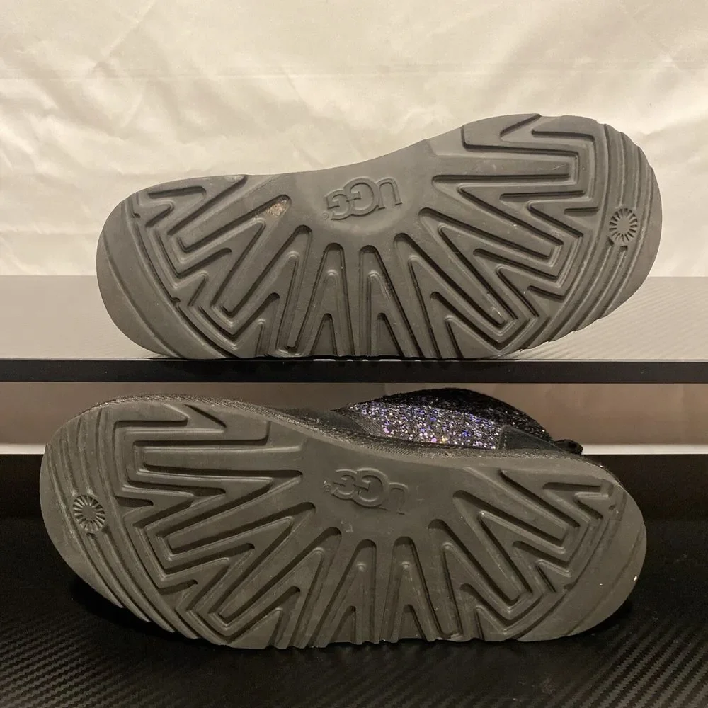 UGG Kids Neumel Cosmos Black Suede Chukka‎ Boot Size US 5